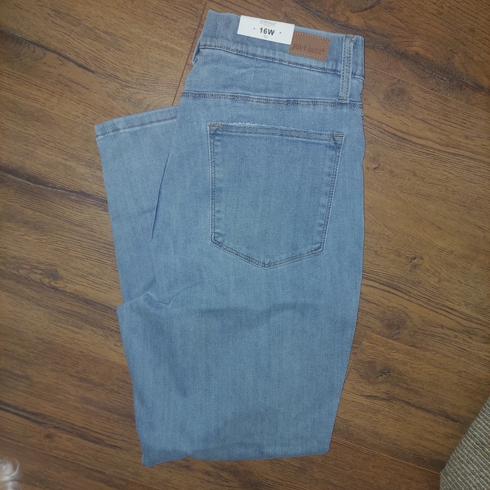 Judy Blue Jeans - Picture 7 of 9